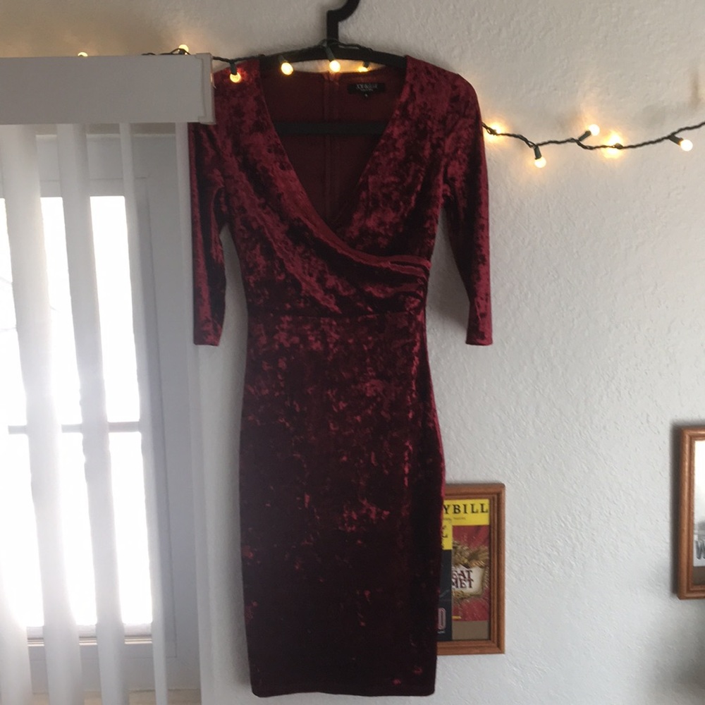 body con velvet dress